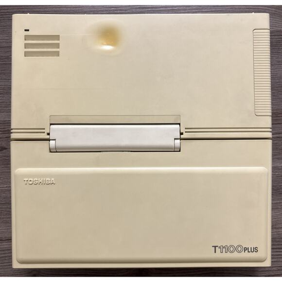 Vintage Toshiba T1100 Plus Laptop Computer with Maxell Micro Floppy Disk MF 2-DD - Picture 4 of 13